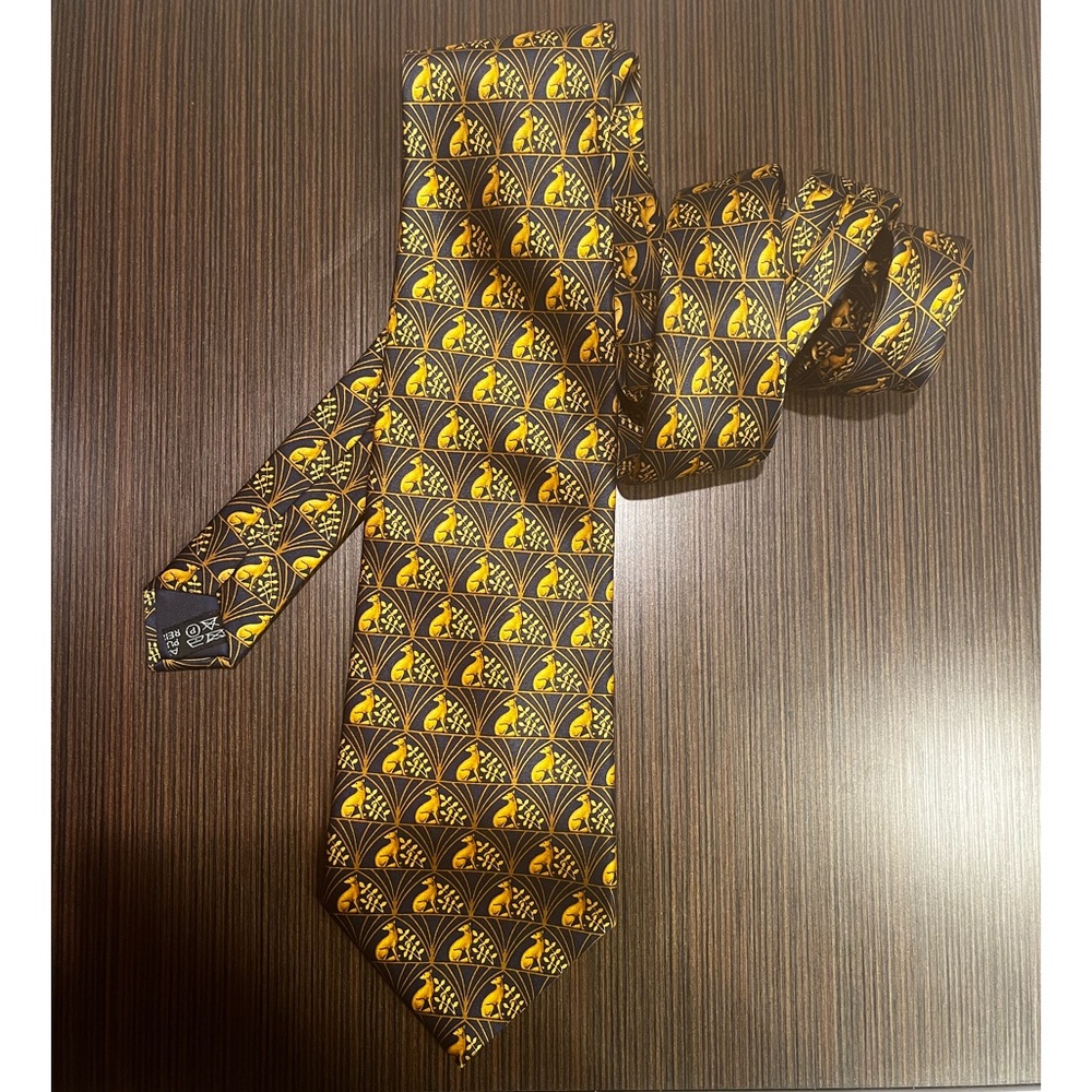 NWOT amens Lavin Paris Tie w/ Gold Tomes!!